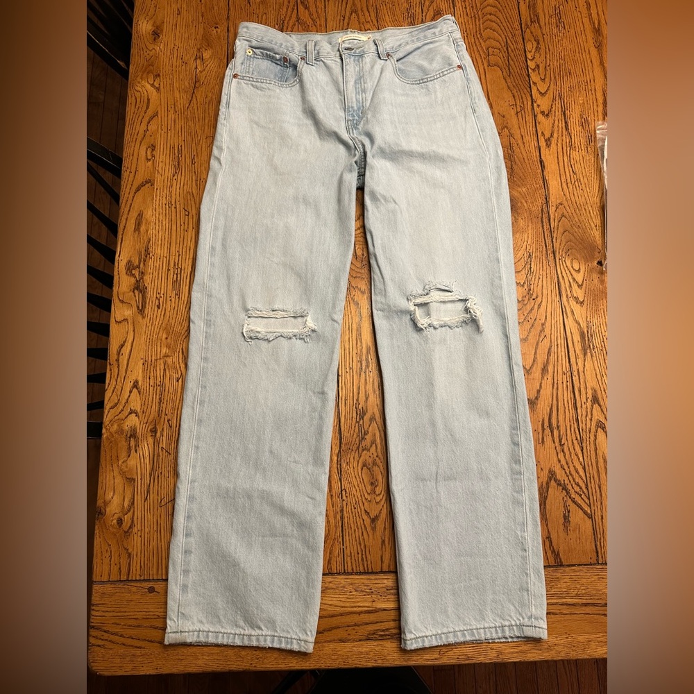Levi’s distressed low pro straight jeans sz 30